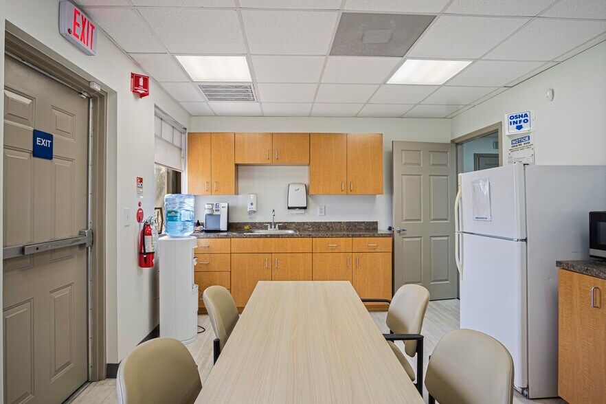 More Photos Of 1201 N Parrott Ave, Okeechobee Medical For Sale