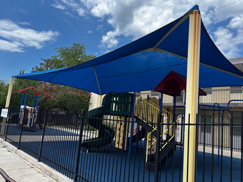 More Photos Of 7600 Woodrow Ave, Austin Schools For Lease