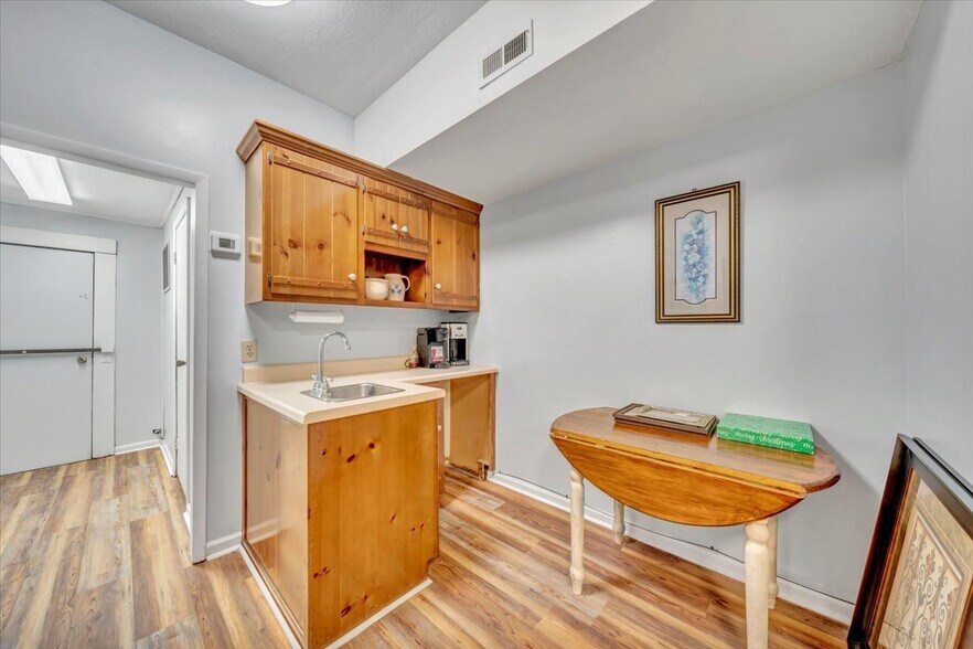 More Photos Of 106 W Laurel St, Scottsboro Office Residential For Sale