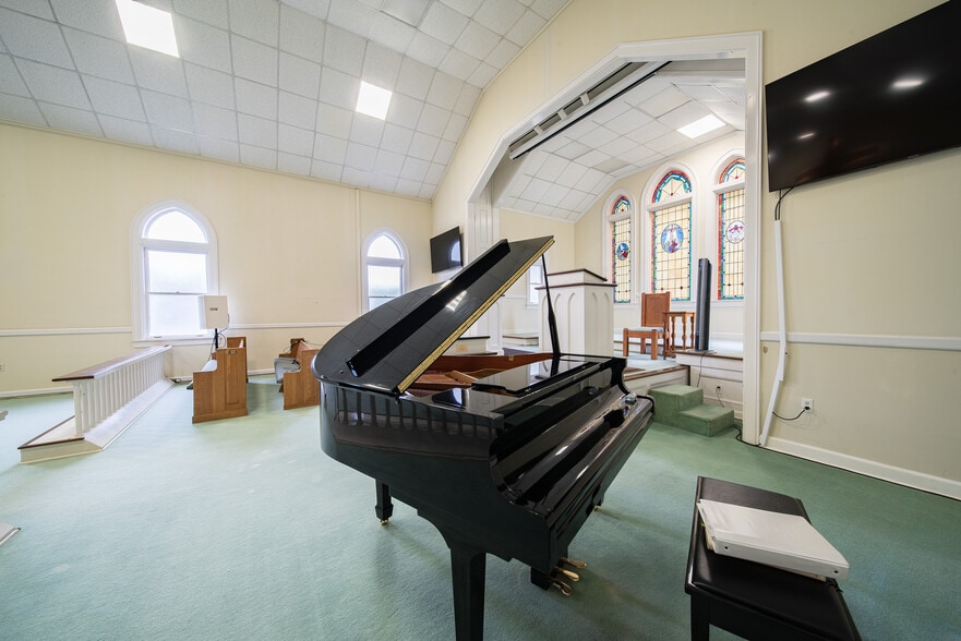 More Photos Of 4323 Primrose Rd, Columbus Religious Facility For Sale