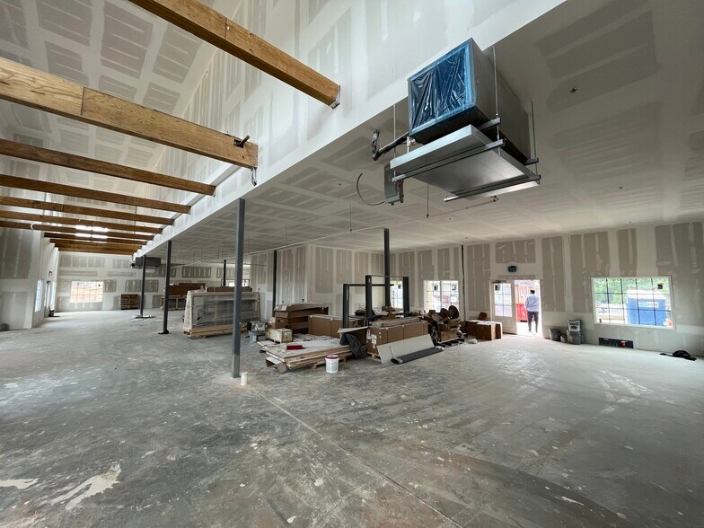 More Photos Of 691 N Main St, Milton Storefront Retail Office For Lease