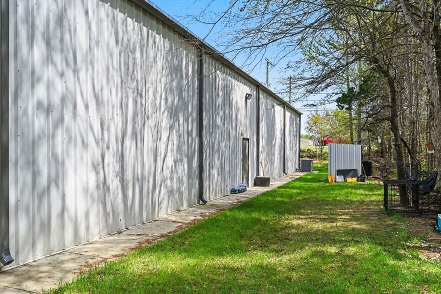 More Photos Of 215 Irvan Ct NW, Concord Flex For Lease