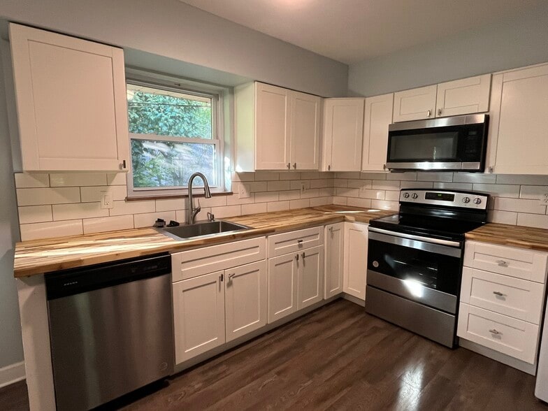 More Photos Of 1560 Wagar Rd, Rocky River Apartments For Sale