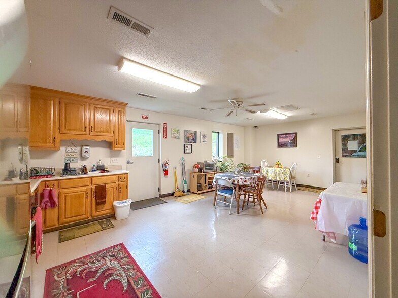 More Photos Of 2335 Columbia Hwy, Pulaski Office For Sale