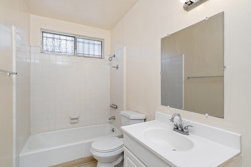More Photos Of 13631 Vanowen St, Van Nuys Apartments For Sale