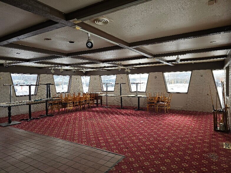 More Photos Of 4510 Liberty Ave, Vermilion Restaurant For Sale