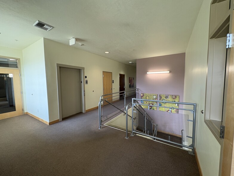 More Photos Of 1528 N Commerce Dr, Saratoga Springs Medical For Sale