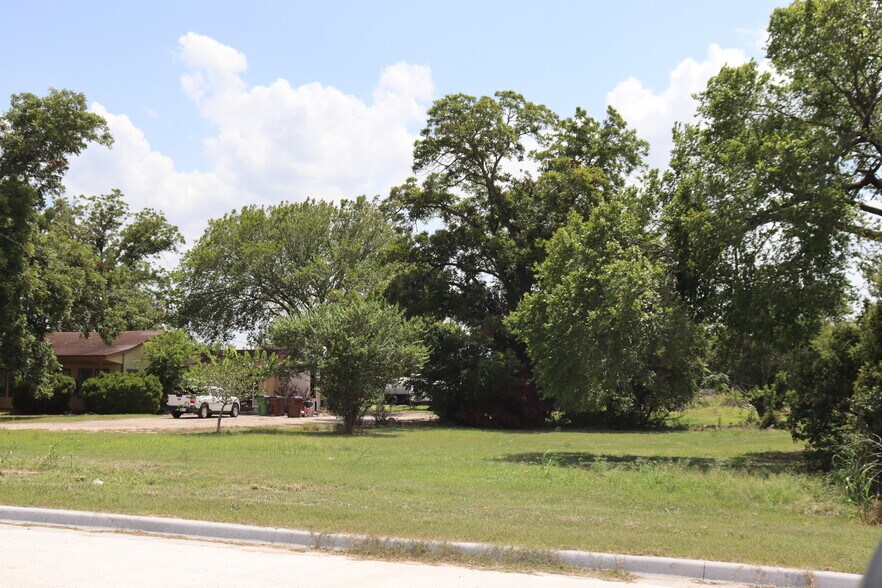 More Photos Of 2001 Clearfork St, Lockhart Land For Sale