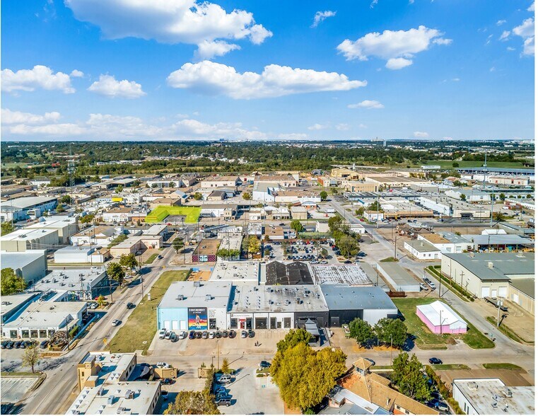 More Photos Of 2700 White Settlement Rd, Fort Worth Showroom For Lease