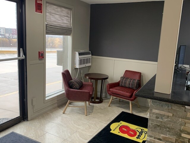 More Photos Of 1101 Country Club Dr, Kirksville Hotel For Sale