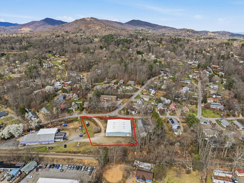 More Photos Of 5 Woodland Dr, Asheville Warehouse For Lease