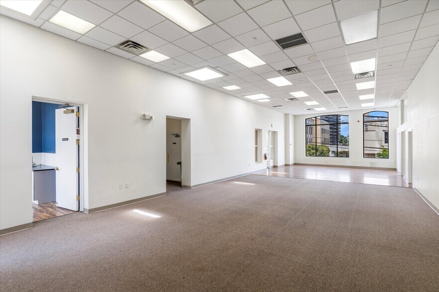 More Photos Of 308 Main St, Fort Lee Office For Lease