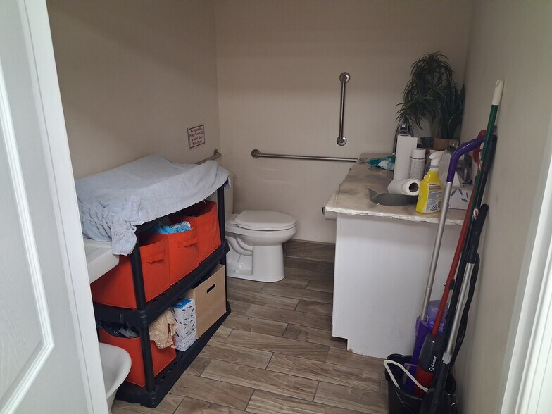 More Photos Of 4570 E Bristol Rd, Feasterville Trevose Light Manufacturing For Sale