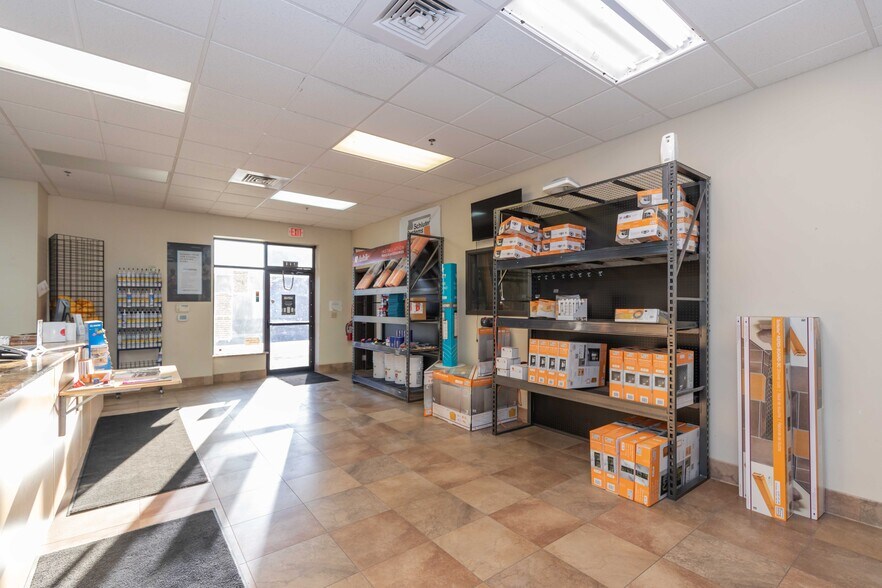 More Photos Of 9005 Roach Dr, Amarillo Showroom For Lease