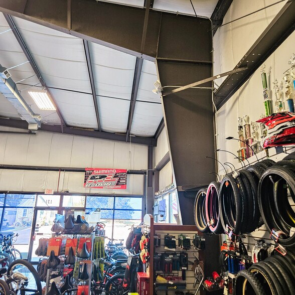 More Photos Of 131 E Rollins Rd, Round Lake Beach Freestanding For Sale