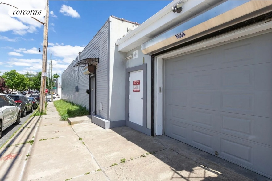 More Photos Of 182 Vermont Ave, Staten Island Light Distribution For Sale