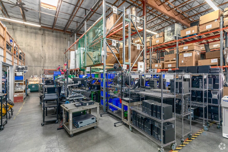 More Photos Of 3415 Stone Way N, Seattle Warehouse For Lease