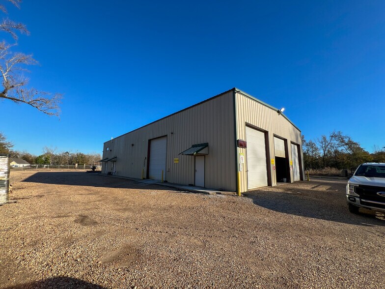 More Photos Of 39509 I-55 Service Rd, Ponchatoula Light Distribution For Lease