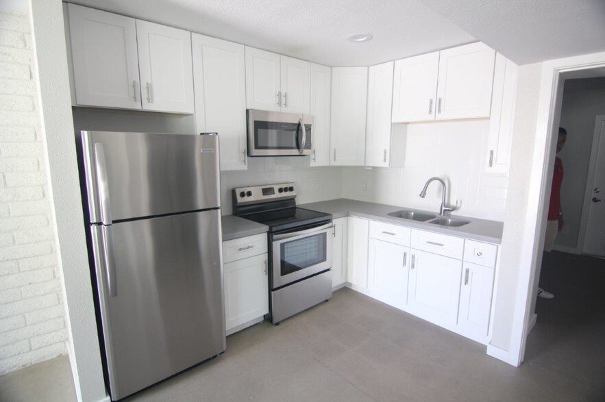 More Photos Of 718 W Hazelwood St, Phoenix Apartments For Sale