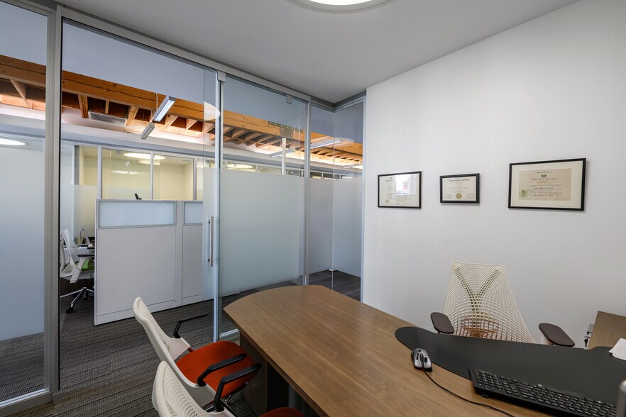 More Photos Of 2512 Wilshire Blvd, Santa Monica Storefront Retail Office For Lease