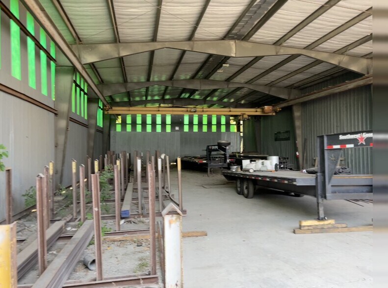 More Photos Of 1602 W Poplar St, San Antonio Warehouse For Lease