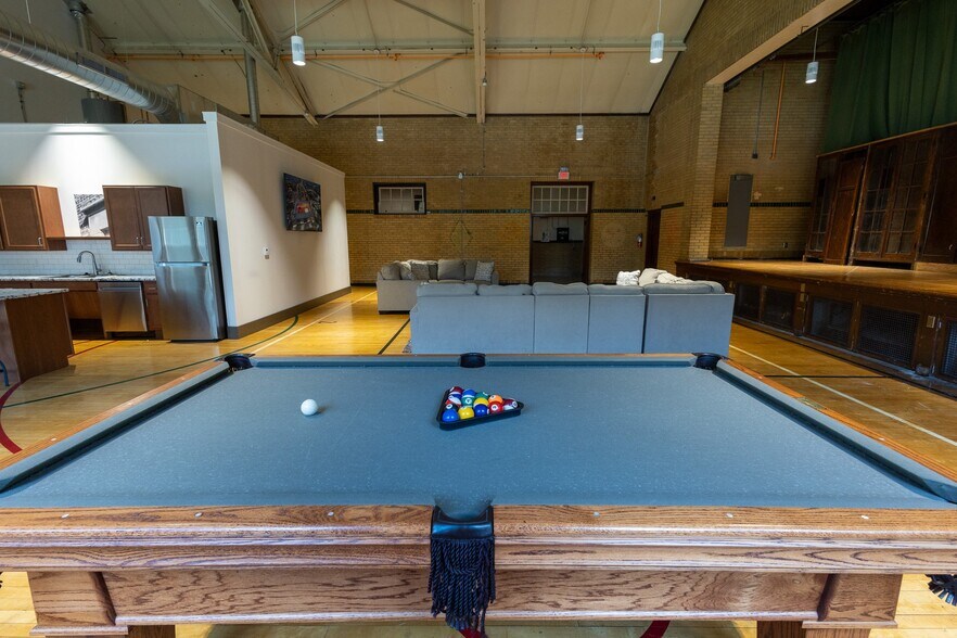 More Photos Of 1351 N Hanley Rd, University City Apartments For Sale