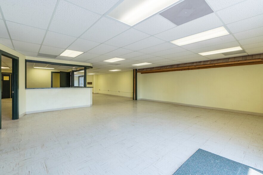 More Photos Of 1705 University Ave, Hot Springs Storefront Retail Office For Sale