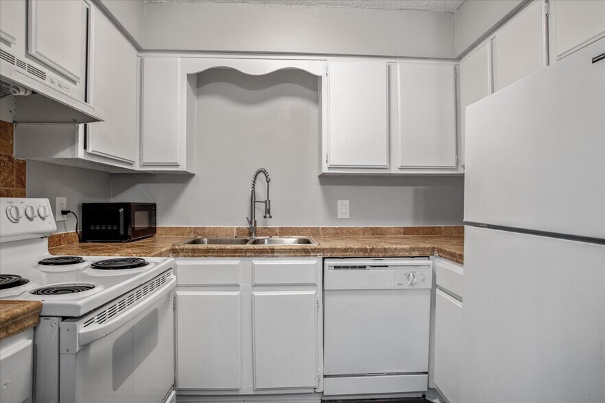 More Photos Of 126 Walton Ferry Rd, Hendersonville Apartments For Sale