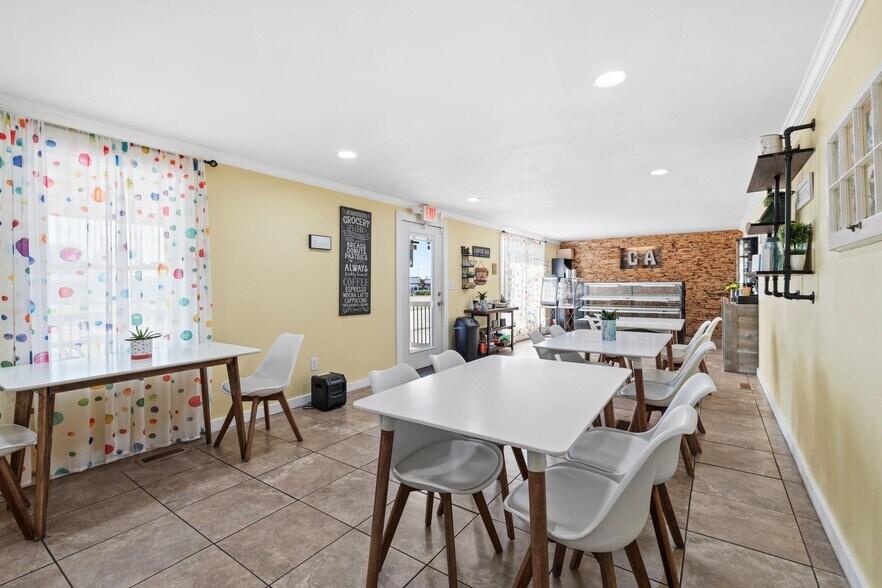 More Photos Of 808 Bypass Rd, Winchester Freestanding For Sale