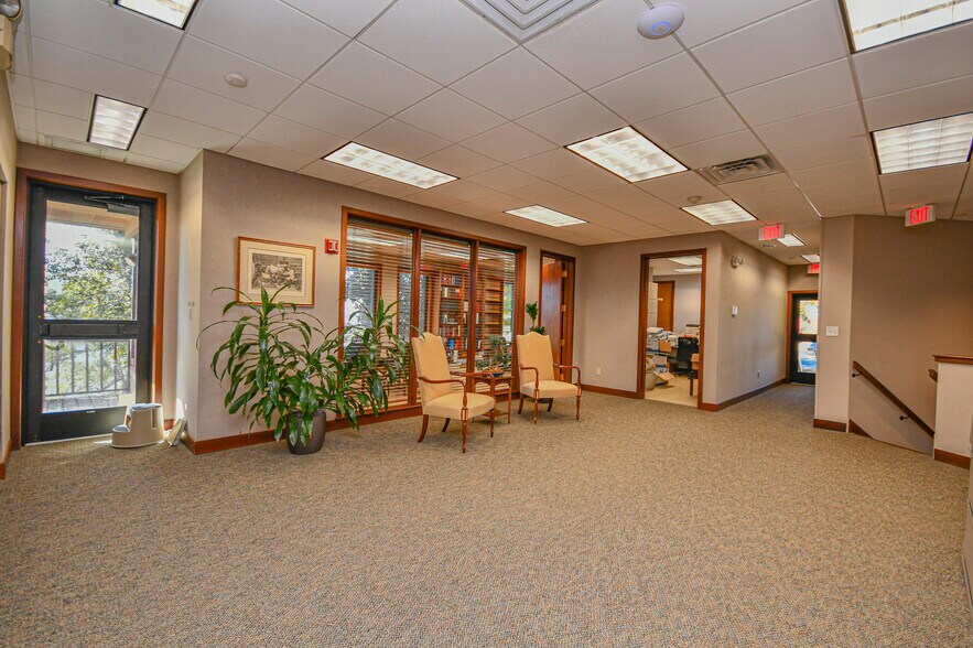 More Photos Of 220 Mckenzie Ave, Panama City Office For Sale