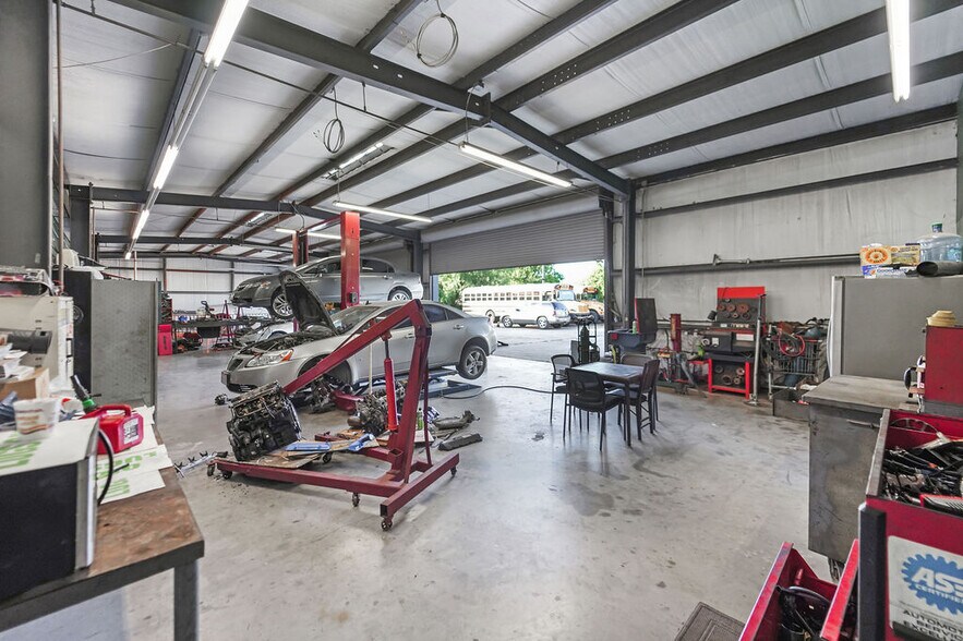 More Photos Of 502 Washington St, South Houston Warehouse For Sale