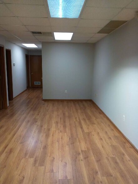 More Photos Of 16638-16664 Fifteen Mile Rd, Fraser Medical For Lease