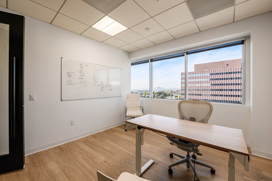 More Photos Of 6430 W Sunset Blvd, Los Angeles Office For Lease