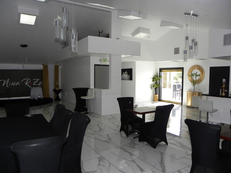 More Photos Of 4225 Crenshaw Blvd, Los Angeles Bar For Lease