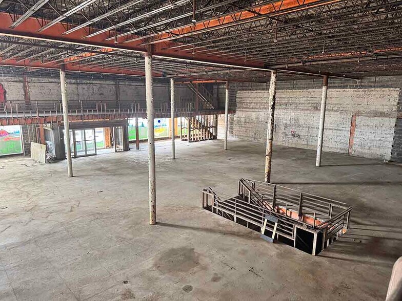 More Photos Of 301 Broad St, Kingsport Storefront For Sale