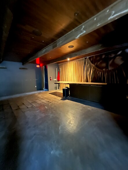 More Photos Of 4935 N Mesa St, El Paso Restaurant For Lease