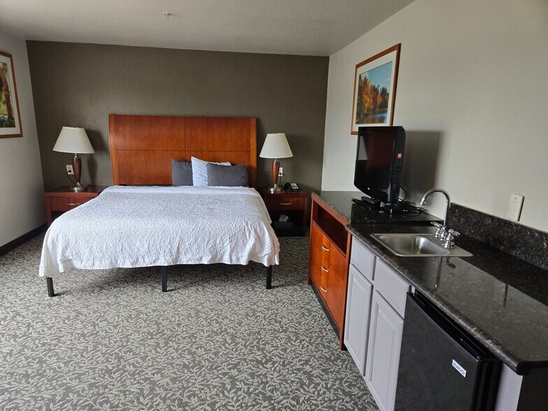 More Photos Of 8350 Razorback Rd, Colorado Springs Hotel For Sale