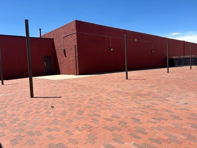 More Photos Of 901 Saint Michaels Dr, Santa Fe Freestanding For Lease
