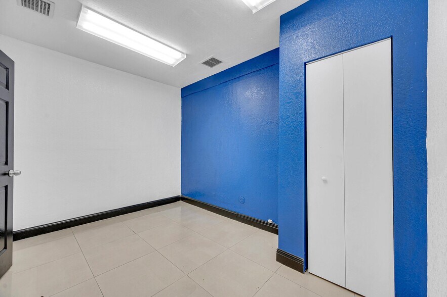 More Photos Of 4720-4796 NW 167th St, Miami Gardens Storefront Retail Office For Lease