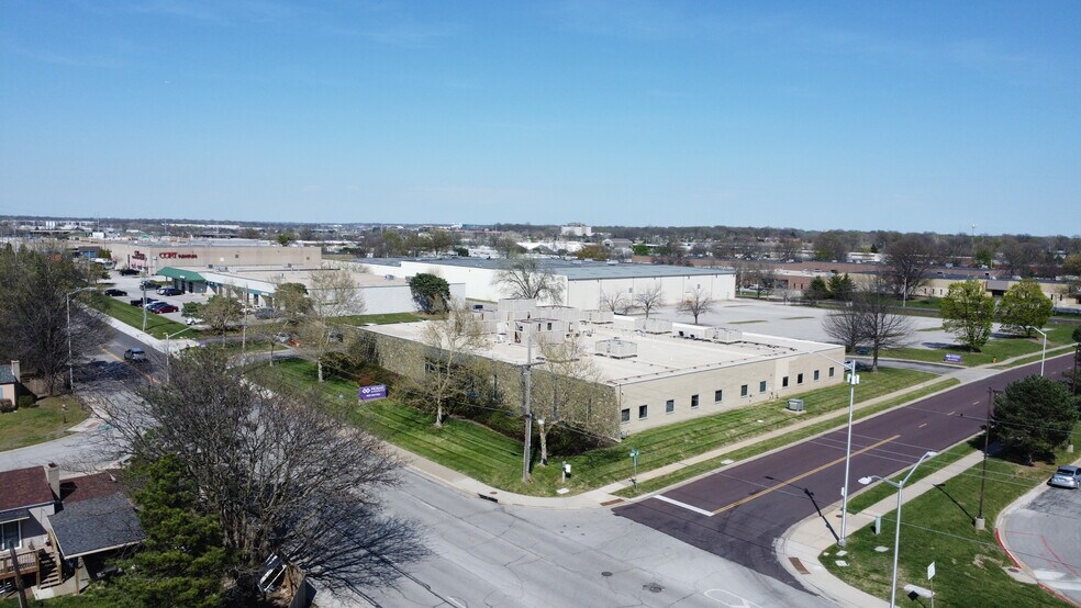 More Photos Of 9221 Quivira Rd, Overland Park Medical For Sale