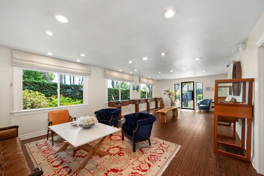 More Photos Of 1111 N Crescent Heights Blvd, West Hollywood General Retail For Sale