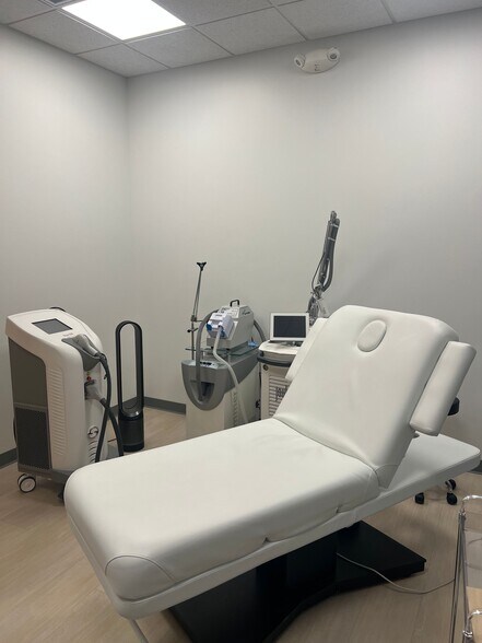 More Photos Of 1405 Baltimore Dr, Ames Medical For Sale