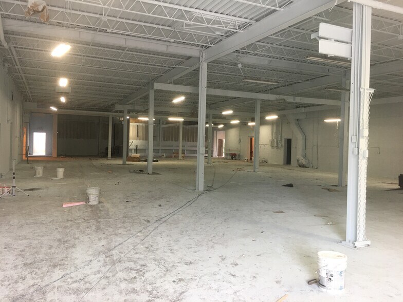 More Photos Of 445 Holton St, Sparta Warehouse For Lease