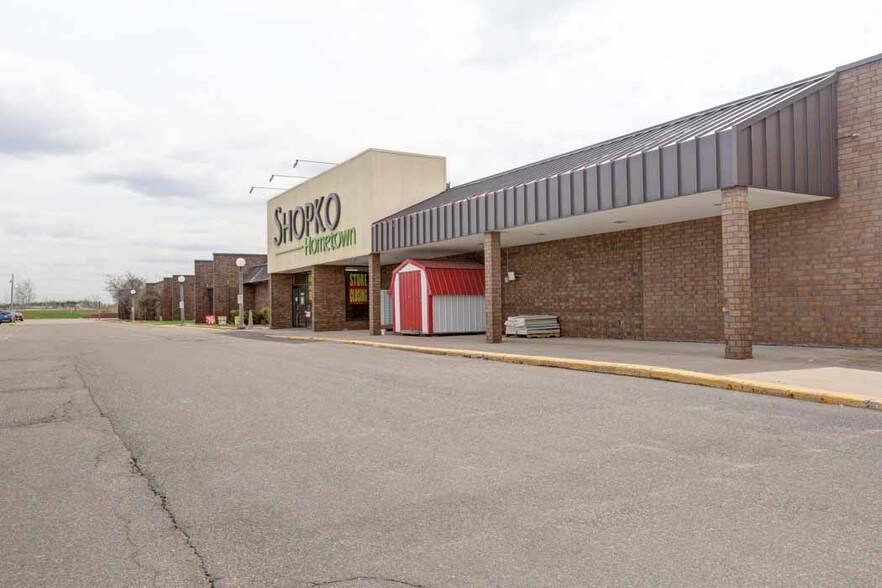 More Photos Of 1011-1013 E Spruce St, Abbotsford Storefront Retail Office For Lease