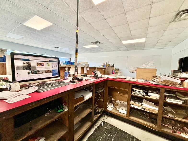 More Photos Of 57 W Oak St, Mc Rae Helena Auto Repair For Sale