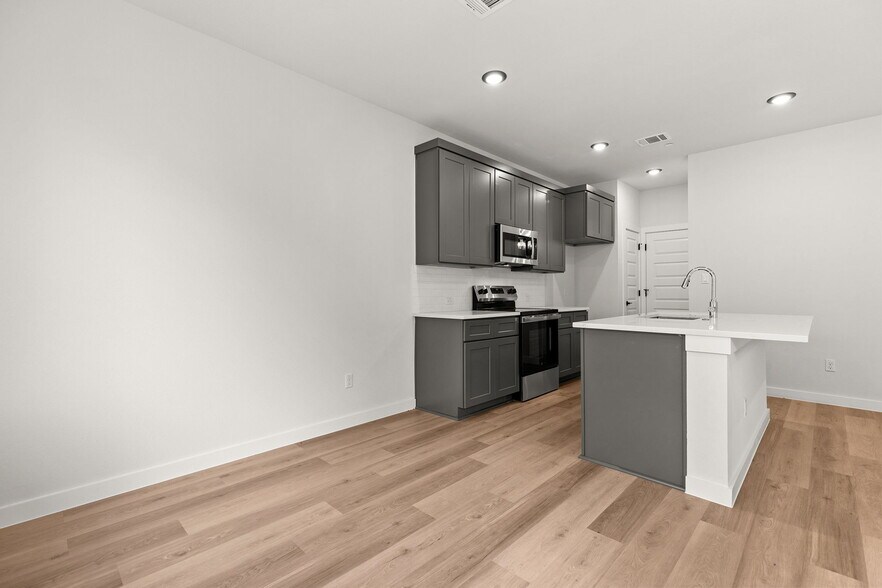 More Photos Of 2600 Gattis School Rd, Round Rock Apartments For Sale