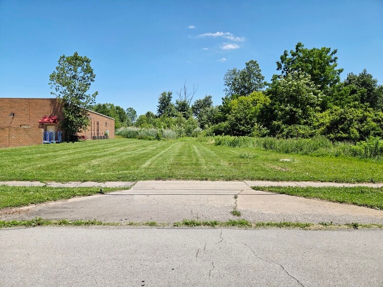 More Photos Of 2227-2229 W 21st St, Lorain Restaurant For Sale