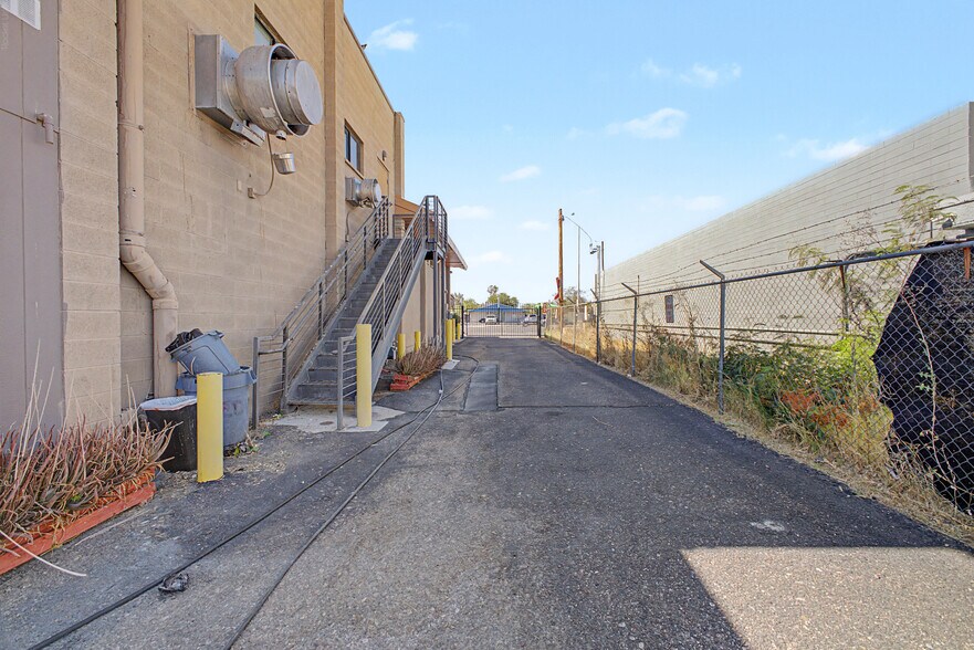 More Photos Of 2827 E Bell Rd, Phoenix Restaurant For Sale
