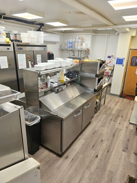 More Photos Of 115-117 Park Pl, Covington Storefront Retail Residential For Lease