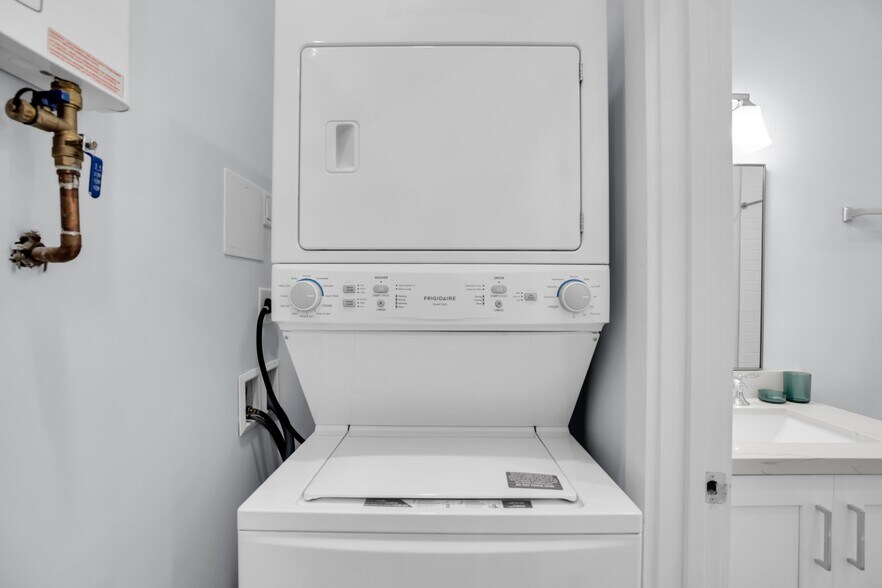 More Photos Of 82705 Overseas Hwy, Islamorada General Retail For Sale